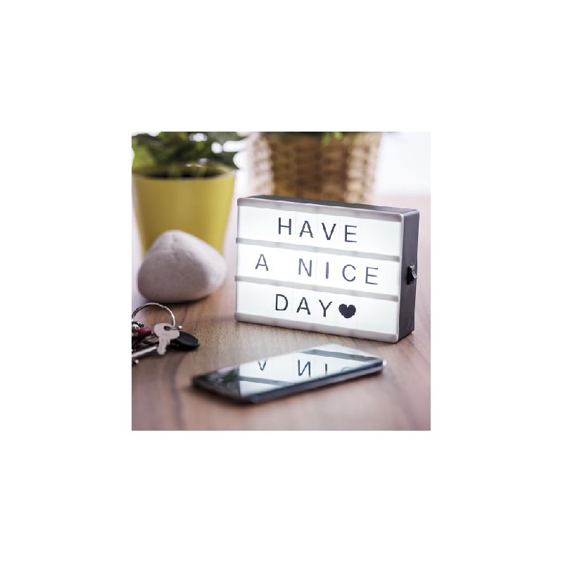 R47-PANEL DE ANUNCIOS ILUMINIADO CON 82 PIEZAS